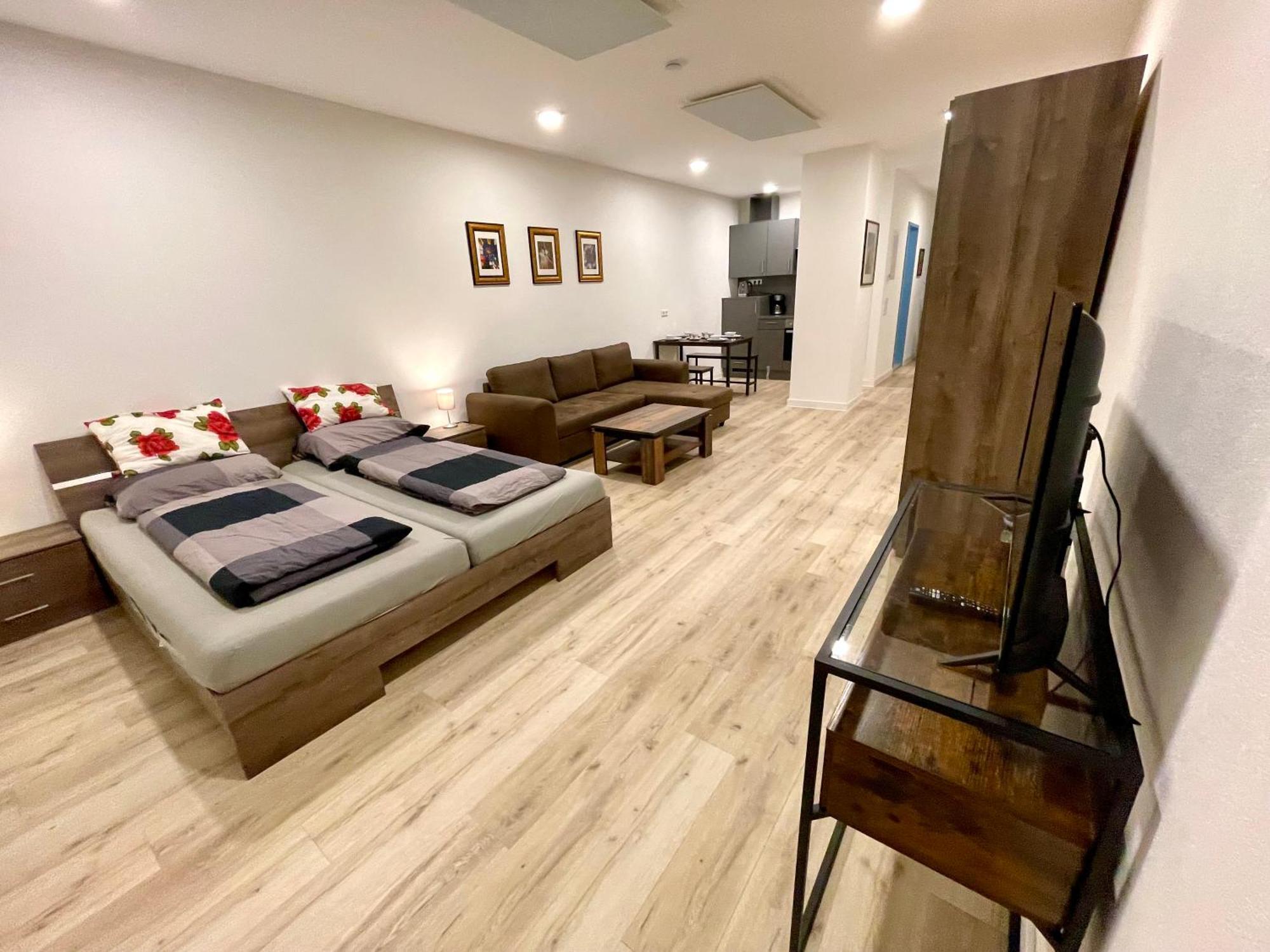 Neu Grosse Einzimmerwohnung Im Zentrum Goldstadt Pforzheim Schloessle 외부 사진